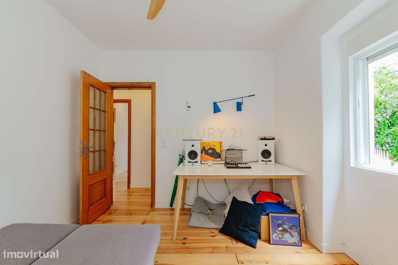 T2 exclusivo, totalmente remodelado e mobilado, com logradouro privati-22