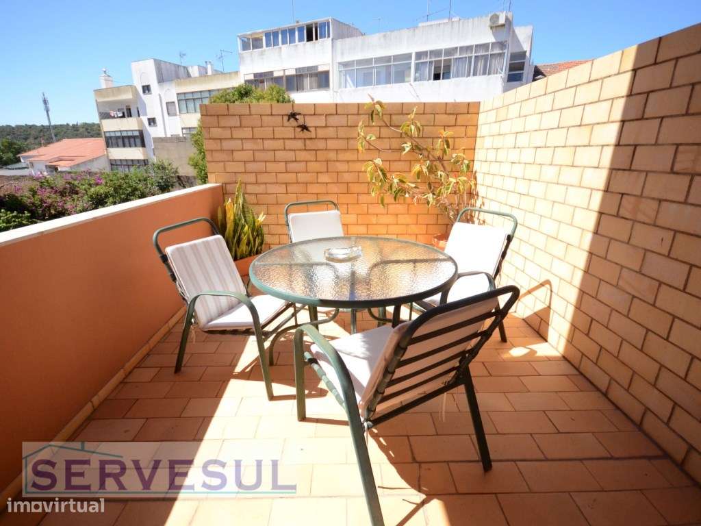 Excelente Oportunidade de Investimento! 1º Andar Duplex de uma Casa...-33