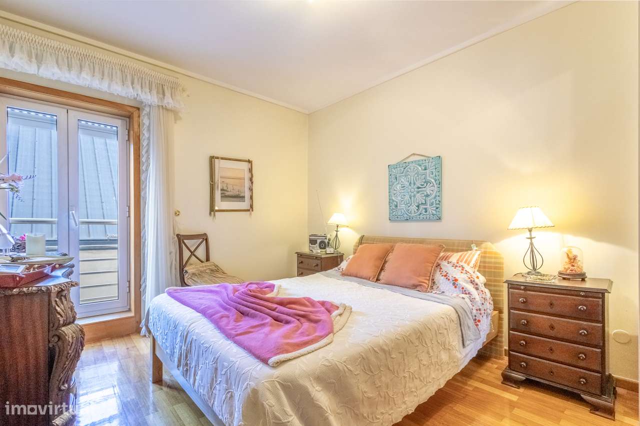 Apartamento T3, prédio com elevador e garagem!-23