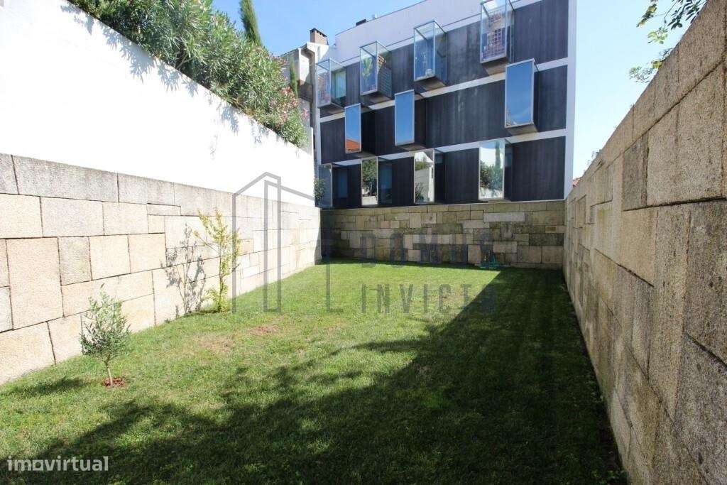 T1 com terraço, para venda-24