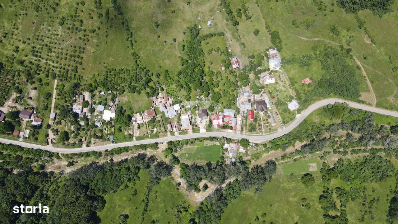 Teren spectaculos cu padure, livada si priveliste panoramica in Soimar-14