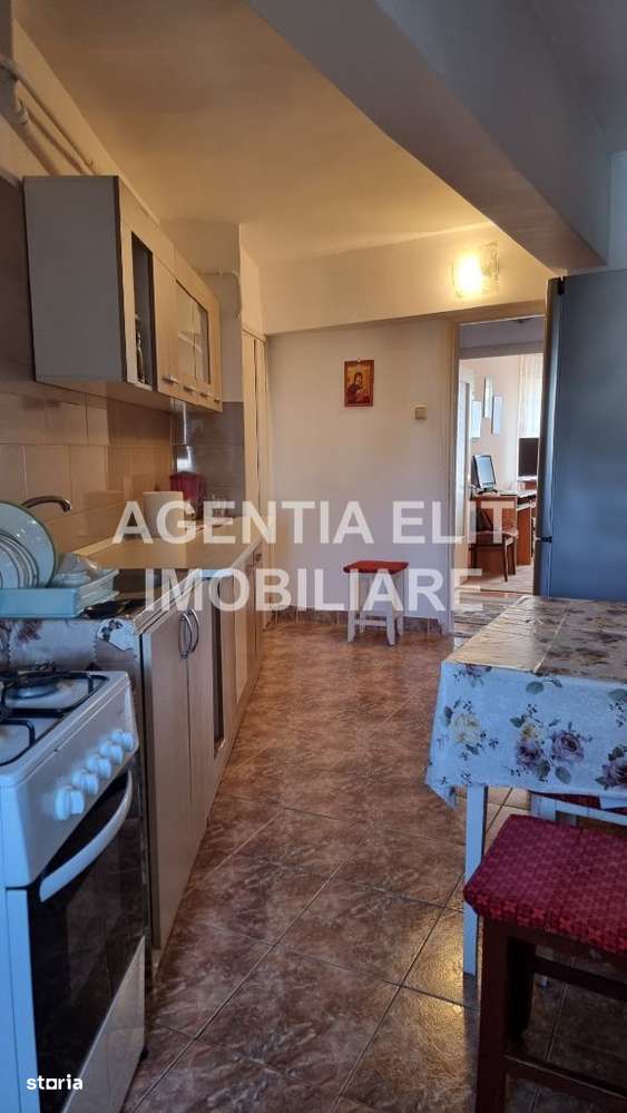 Apartament 4 camere, zona Bucovina - Imagine principală: 2/13