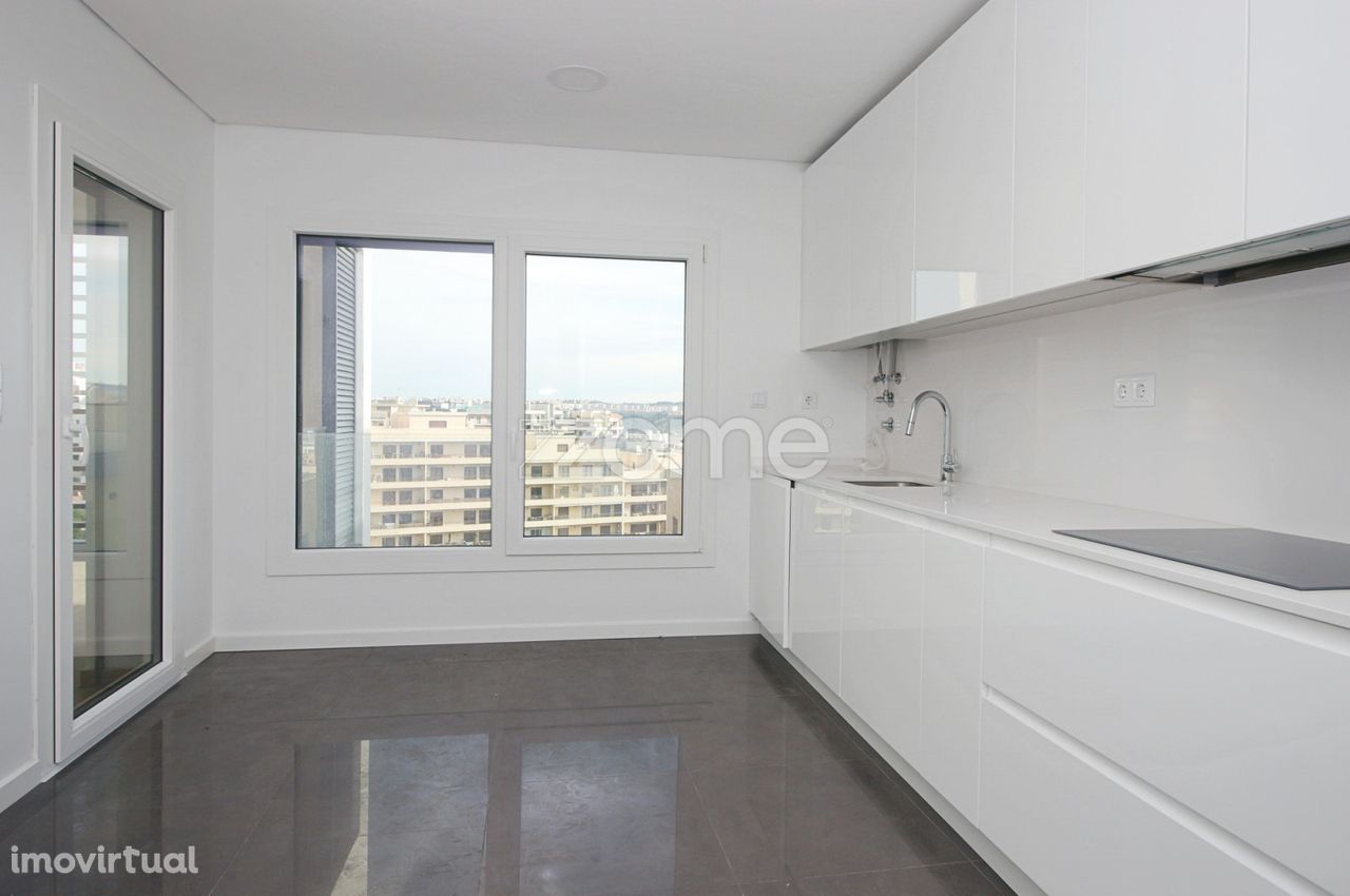 Apartamento T3 Duplex na Urbanização Colinas do Cruzeiro