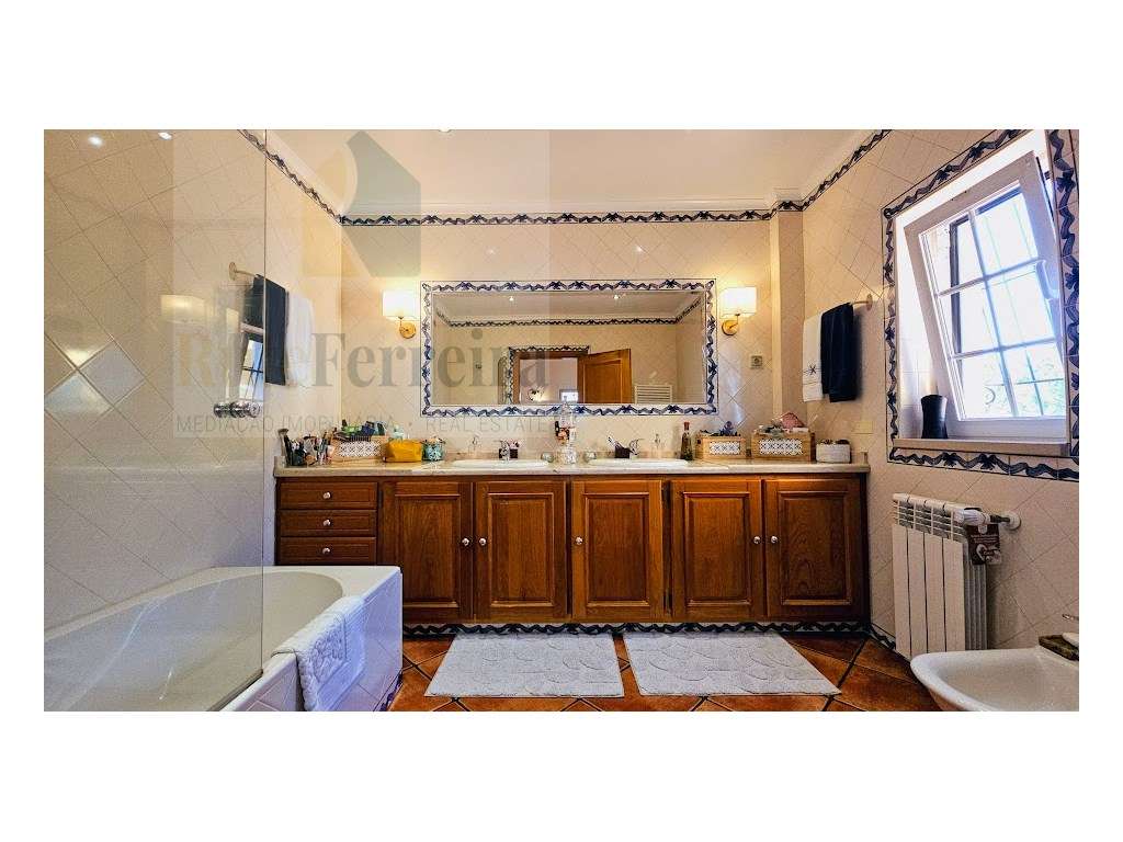 Moradia Isolada com amplo espaço exterior !!-40