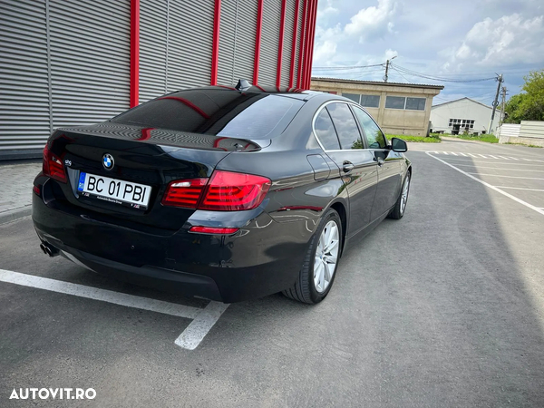 BMW Seria 5 525d xDrive AT - 11
