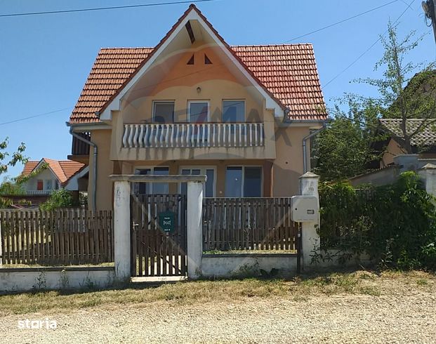 Casă / Vilă cu 5 camere de vânzare-0