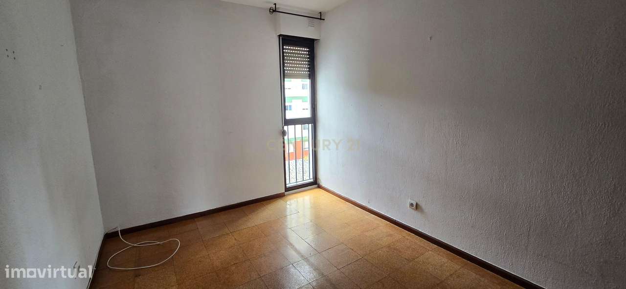 Apartamento T2 com 76 m² de área total, localizado na Rua Bernardo San - Grande imagem: 4/7
