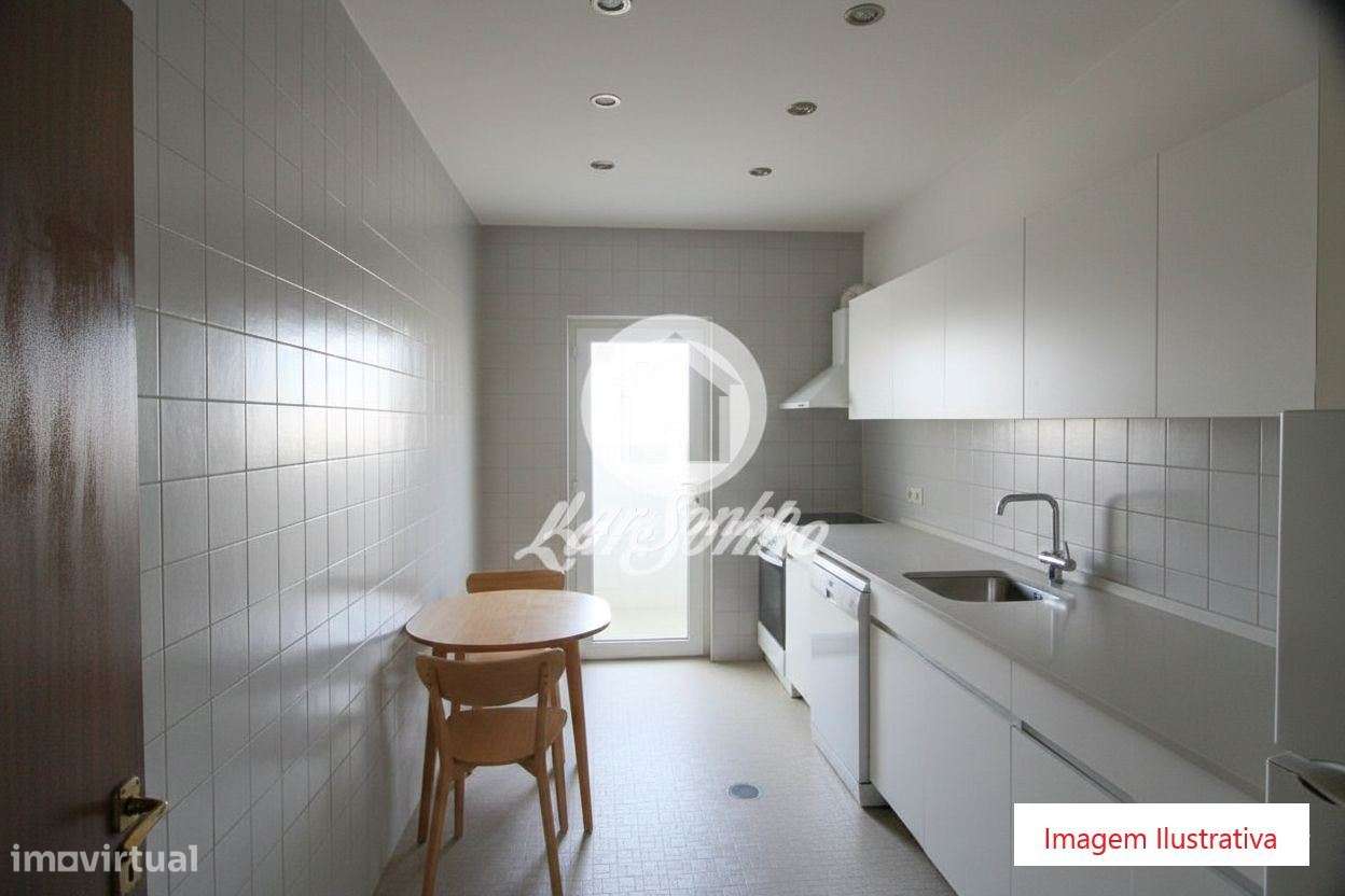 Apartamento T3 a 500m da Praia na Póvoa de Varzim - ARRENDADO até 2027 - Grande imagem: 2/13