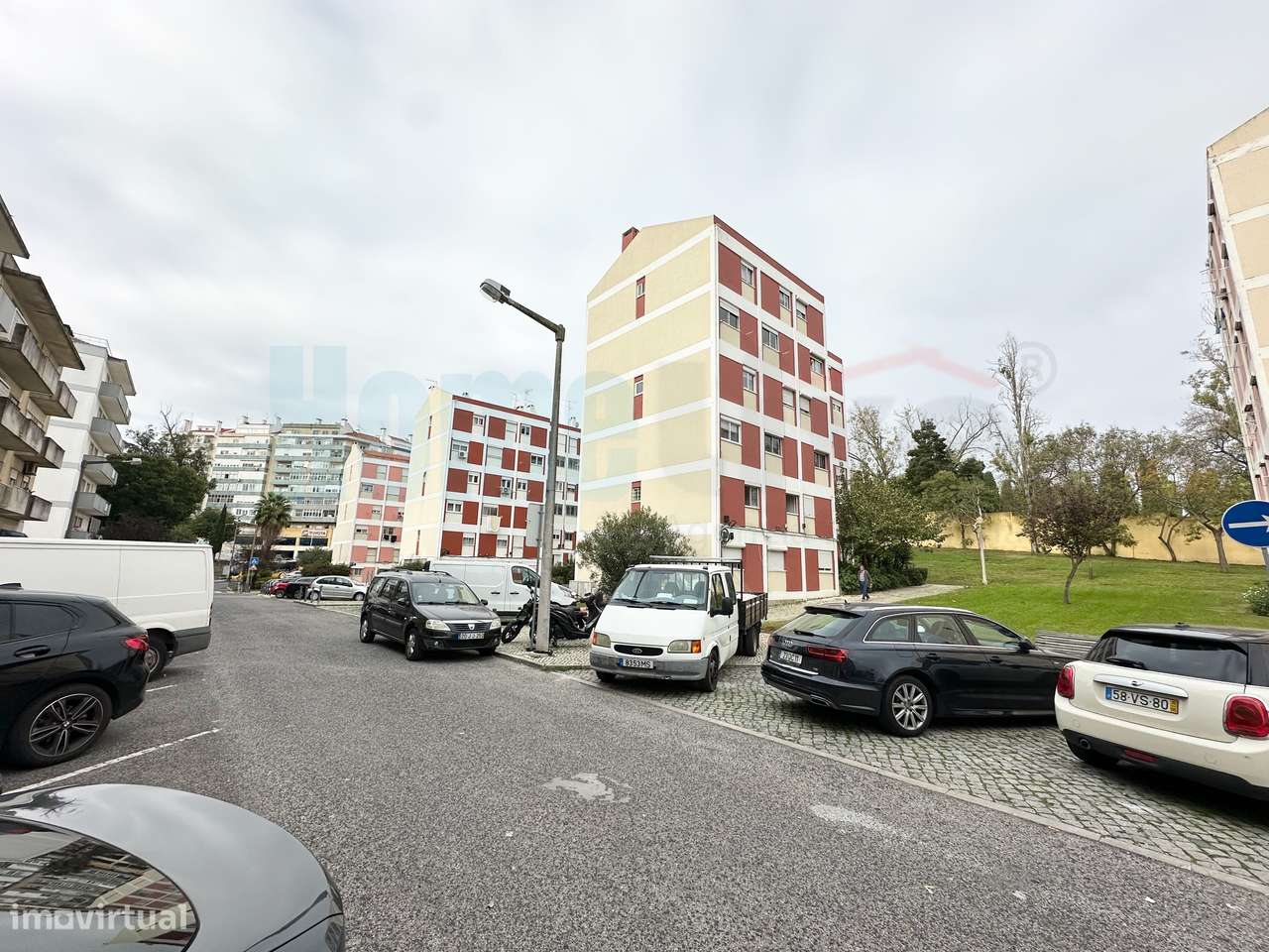 Apartamento T4 Remodelado e Mobilado Charquinho, Benfica-35