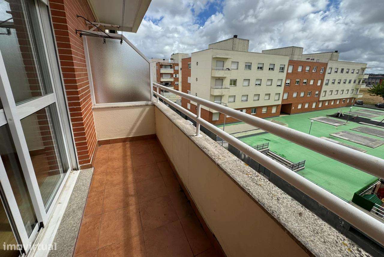 Espaçoso T3 com 106 m2 e Estacionamento – Zona Residencial - Grande imagem: 5/23