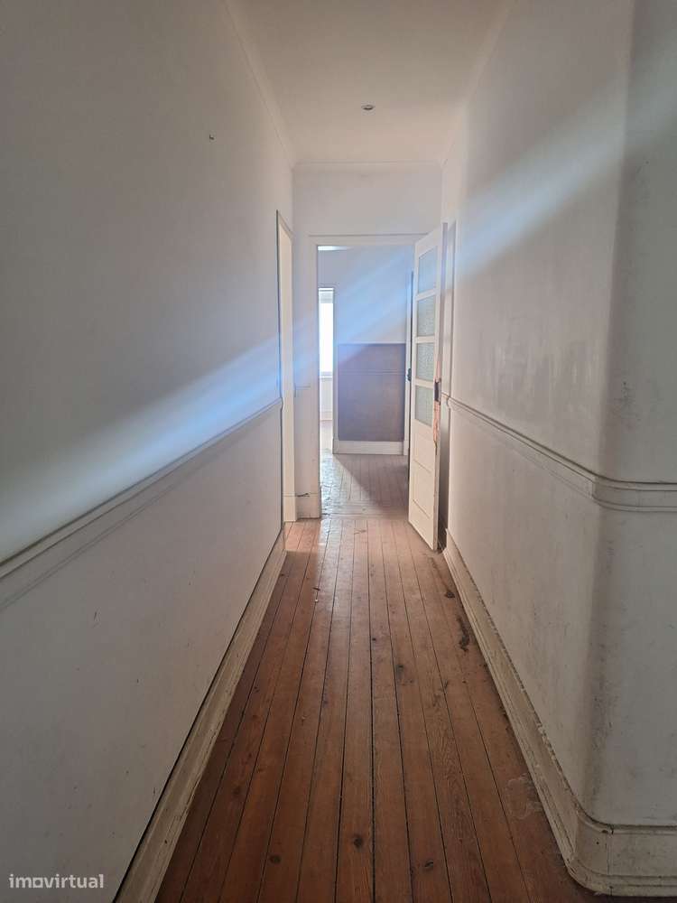 Prédio devoluto SEM Inquilinos junto ao Mercado de Arroios-12