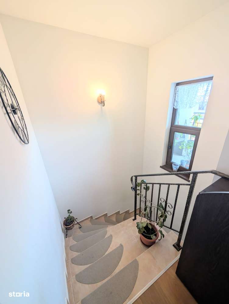 Casa de tip duplex, Pozitie excelenta ExpoMobila Mijloace de transport - Imagine principală: 4/4