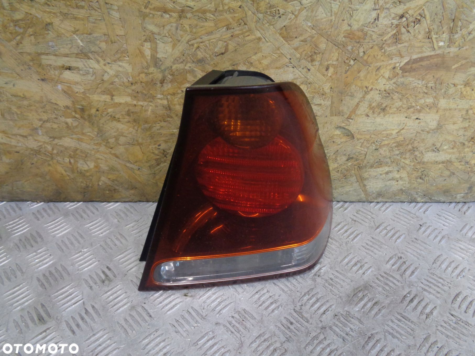 LAMPA PRAWY TYŁ BMW E46 COMPACT 00-04 - 1