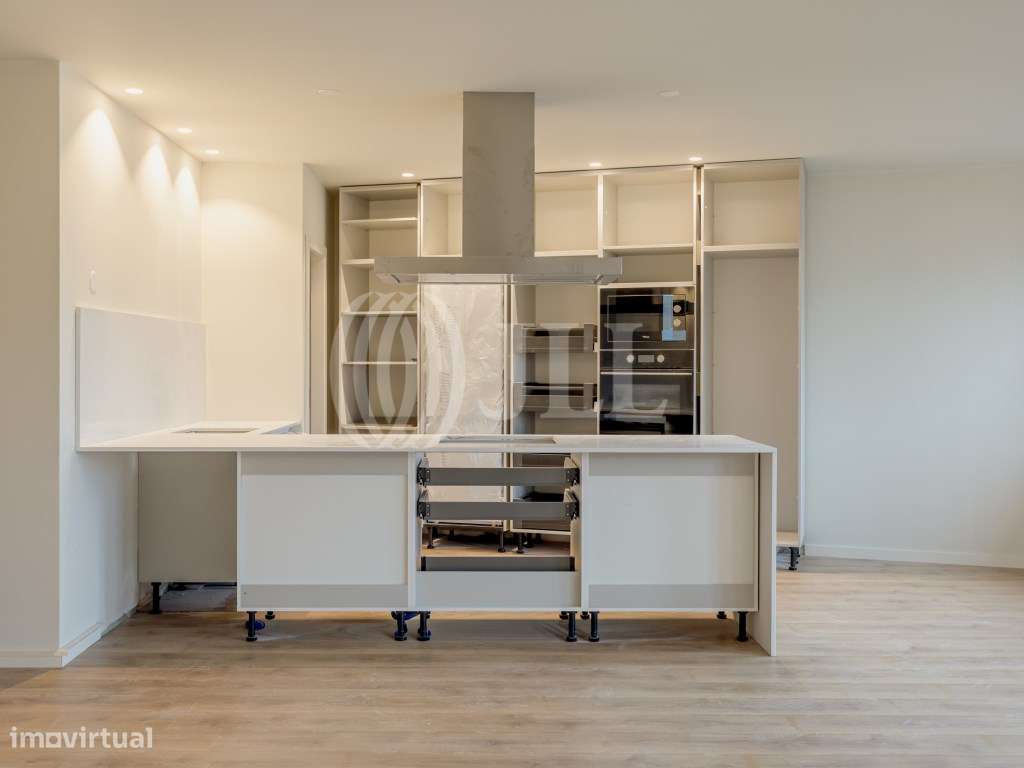 Apartamento T4 com varanda e garagem nas Antas Porto-8