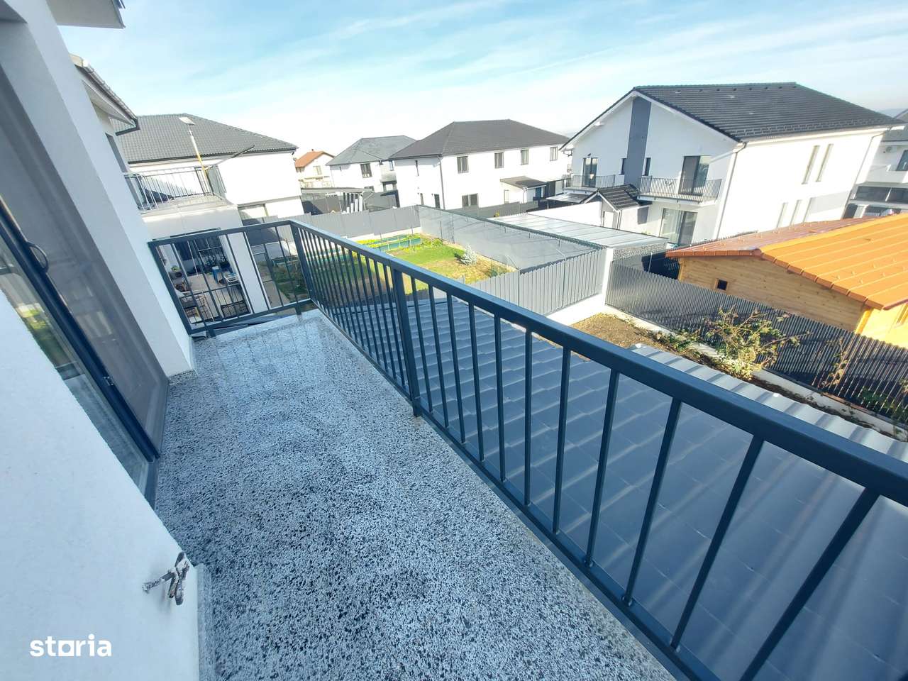 Casă cu 4 camere încălzire în pardoseală, terasă acoperită și pivniță-17