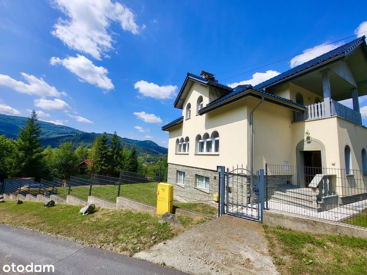 Willa z kamiennym widokowym tarasem pod lasem i blisko rzeki BRENNA-3