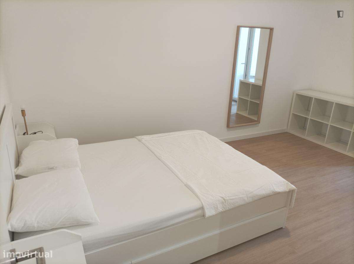 Quarto - localizado em Alameda Lisbon - Grande imagem: 4/10