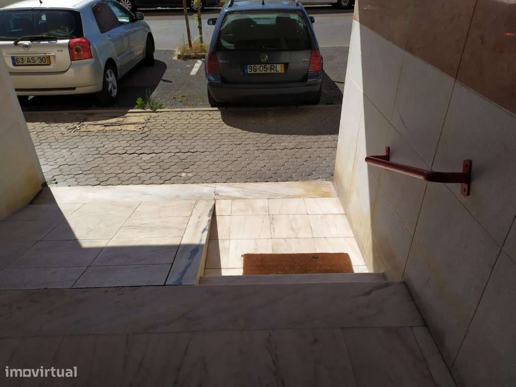 T2 equipado c/parqueamento na Urb. Cavaleira-22