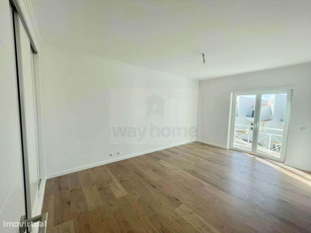 Moradia T4 | Remodelada | Vista de mar | Ericeira-15