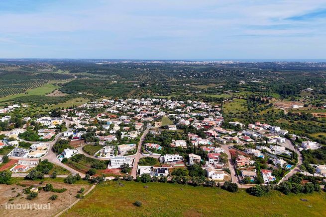 Moradia Térrea Moderna com Acabamentos de Luxo em Monte Canelas – Port-51