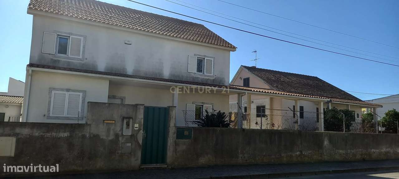 MORADIA TÉRREA T3 COM SÓTÃO E GARAGEM + MORADIA T5 (Benfeitoria) -  EM - Grande imagem: 1/60