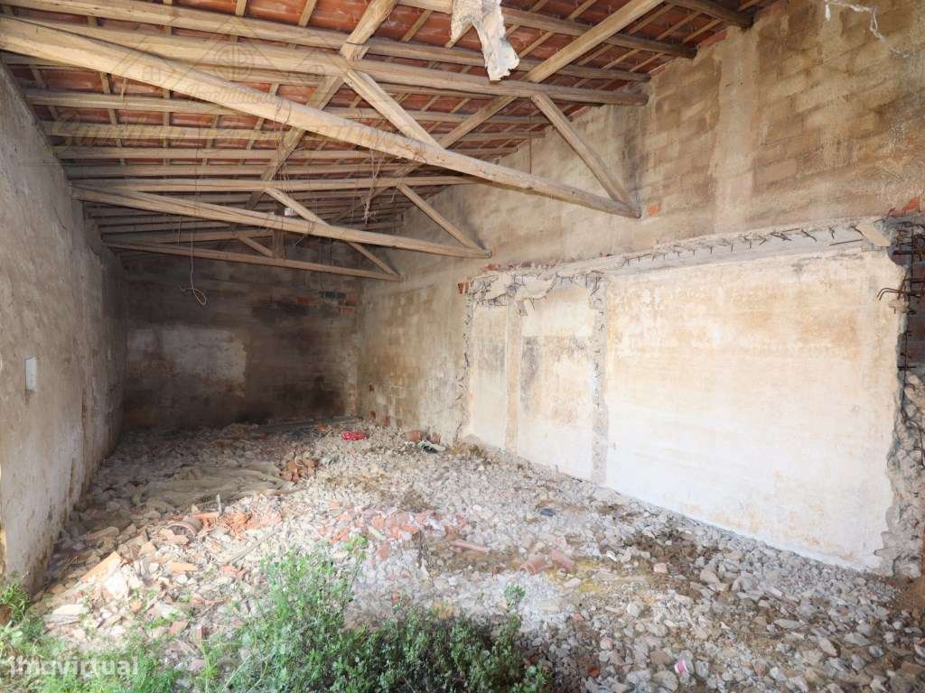 Adega com PROJETO APROVADO para Moradia T2-6