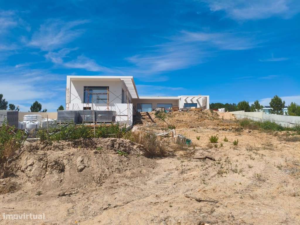 MORADIA T4 TÉRREA A ESTREAR - CASAIS DOS BRITOS - AZAMBUJA-25