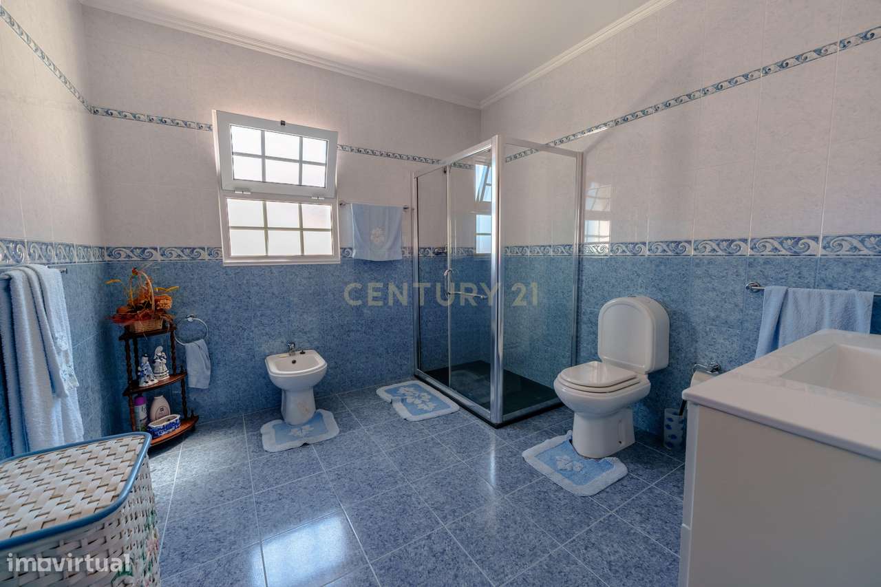 Moradia T4 com 2.971 m² de Terreno e Vista Panorâmica-26
