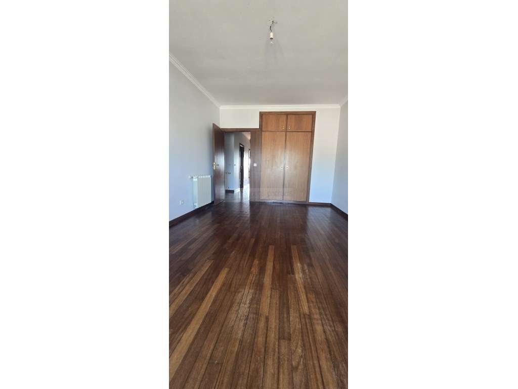 Excelente apartamento T5 Duplex-12