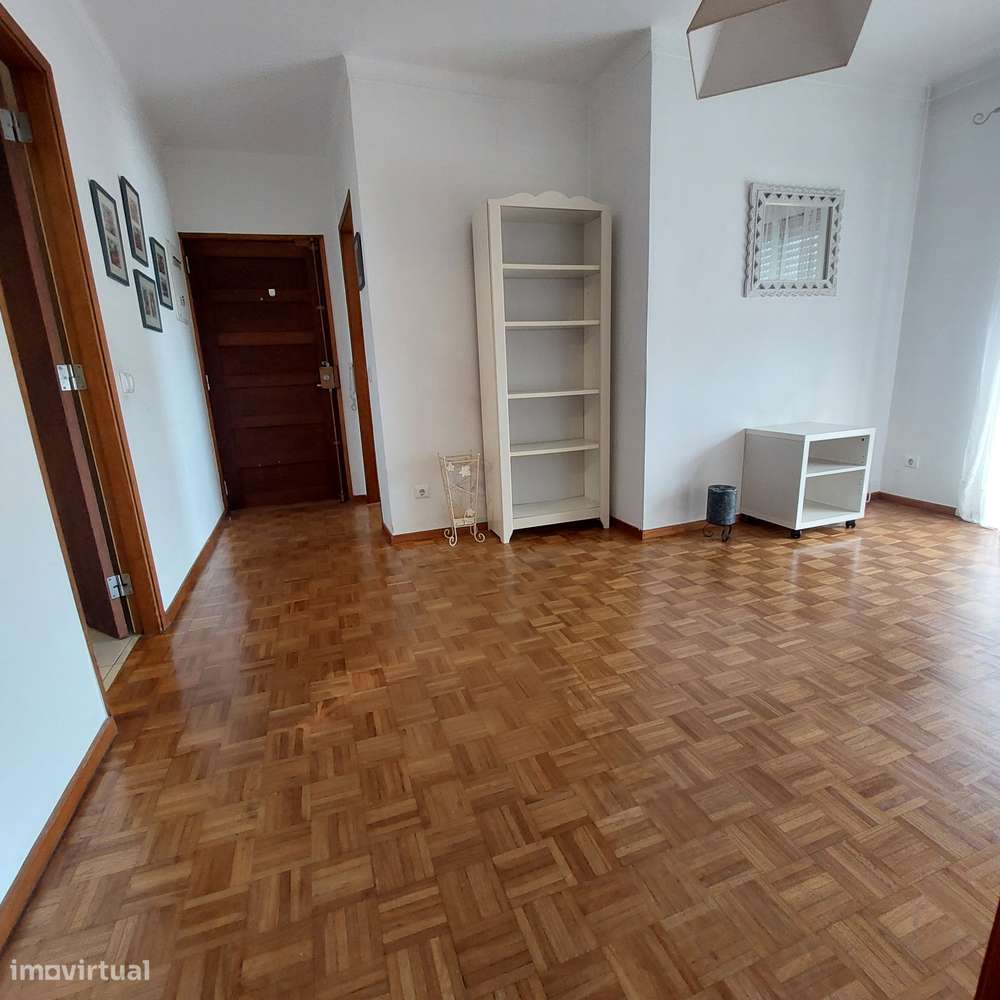 T1 com cozinha separada e elevador em Coimbra-7