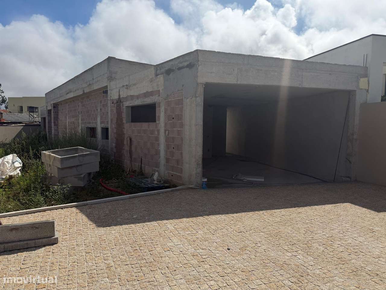 MORADIA TÉRREA EXCLUSIVA | T5 – Piscina e Jardim – Praia-5