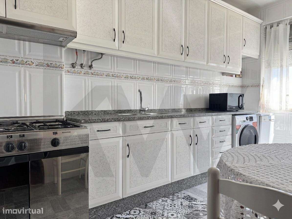 Apartamento T3 em São João da Talha, com vista rio e lugar de parqueam-6