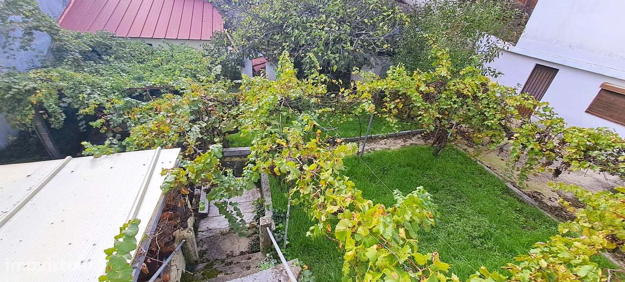 Moradia T5 com garagem e jardim em Miranda do Douro-51