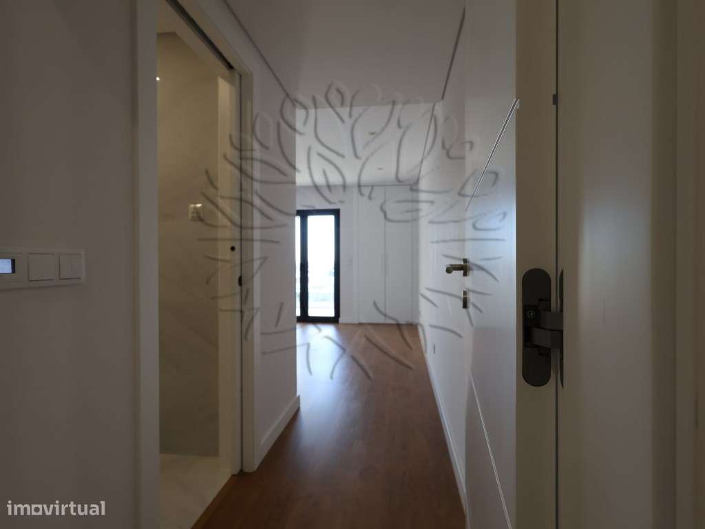 Apartamento T3 usado como novo em Vale Salgueiro, Montijo. Com 196 ...-40