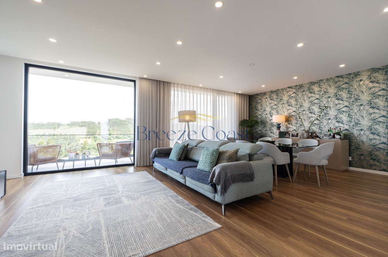 Moradia T4 de Arquitetura Distinta e Elegância Intemporal-5