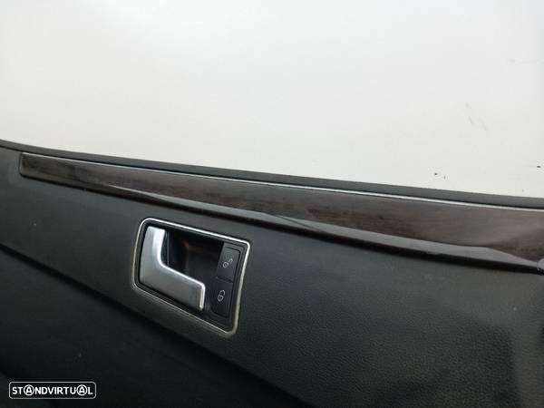 Forra Porta / Quartela Frente Esquerda Mercedes-Benz E-Class (W212) - 2
