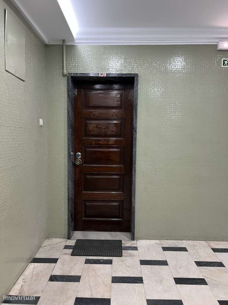 Arrendamento de espaço comercial T5 na Avenida Almirante Reis, 106 - Grande imagem: 2/17