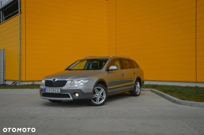 Skoda Superb Combi 2.0 TDI 4x4 DSG AllDrive - 1