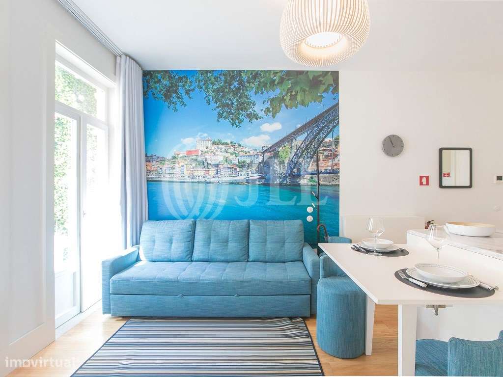 Apartamento T1 com varanda na Rua das Flores, Porto - Grande imagem: 4/23
