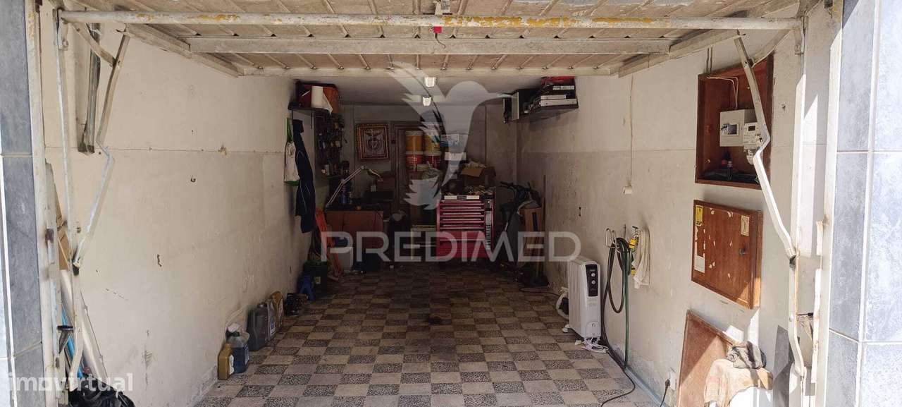 Garagem à Venda no centro do Laranjeiro na Praceta dos Álamos - 52.... - Grande imagem: 1/6