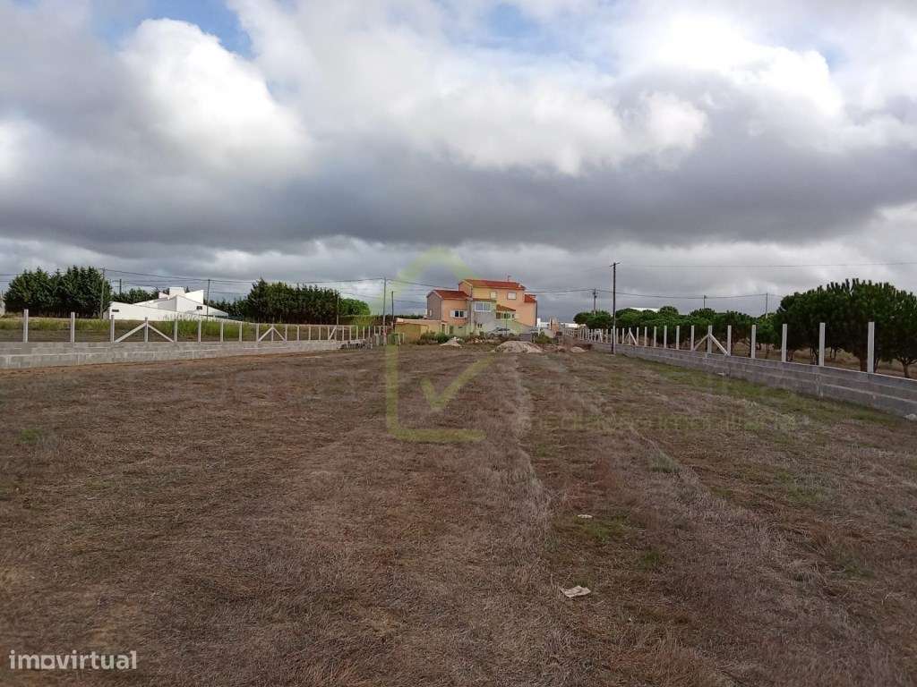 Moradia T4 a minutos dos acessos da A8 e perto das praias de região-44