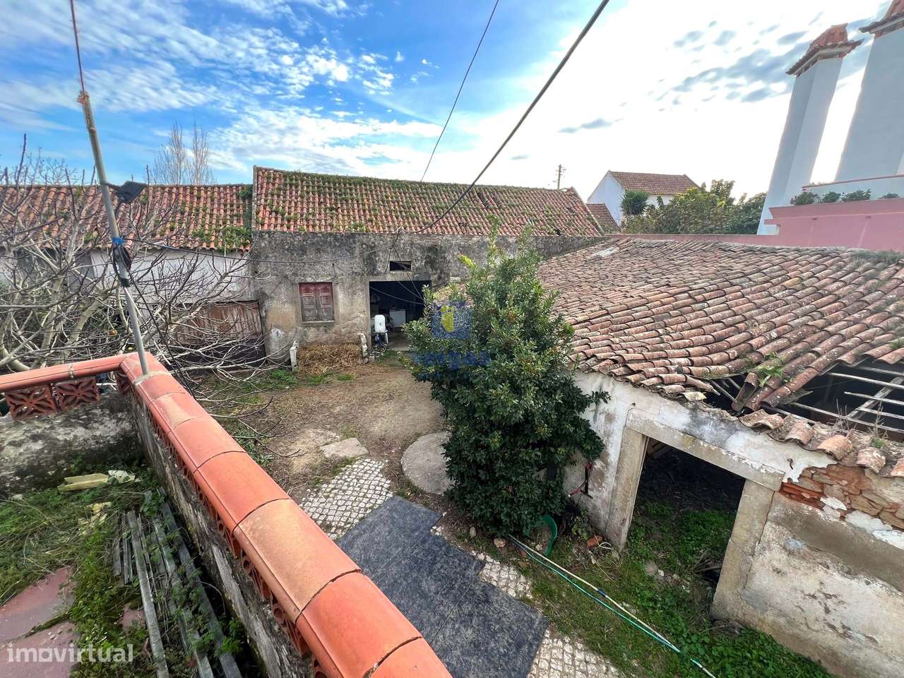 Baixa de Preço !!!! Villa para Recuperação na Labrujeira - Ventosa - A-30