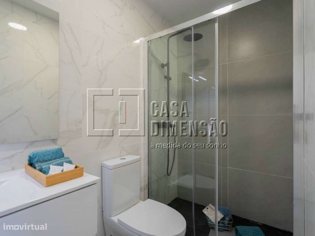 Apartamento de tipologia T3 com varandas em Benfica!!-27