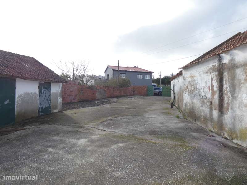 Moradia ISOLADA em lote de 640m2 com sótão e vários anexos! - Grande imagem: 5/27