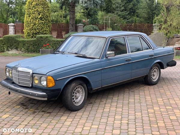 Mercedes-Benz W123 - 1