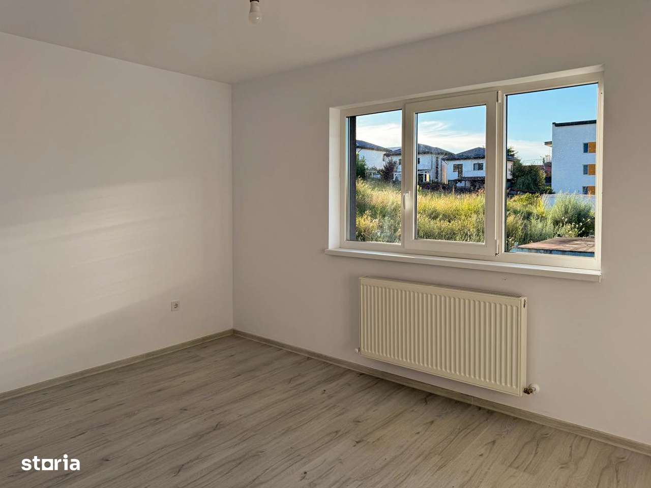 Casă cu 3 camere, 90 mp, acces asfaltat-9