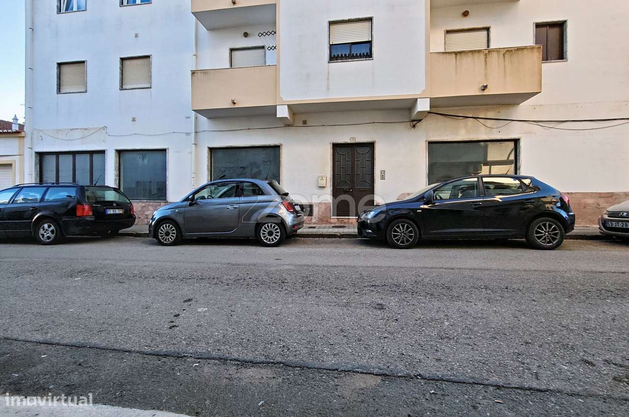 Loja no centro de São Bartolomeu de Messines com 216m2-3