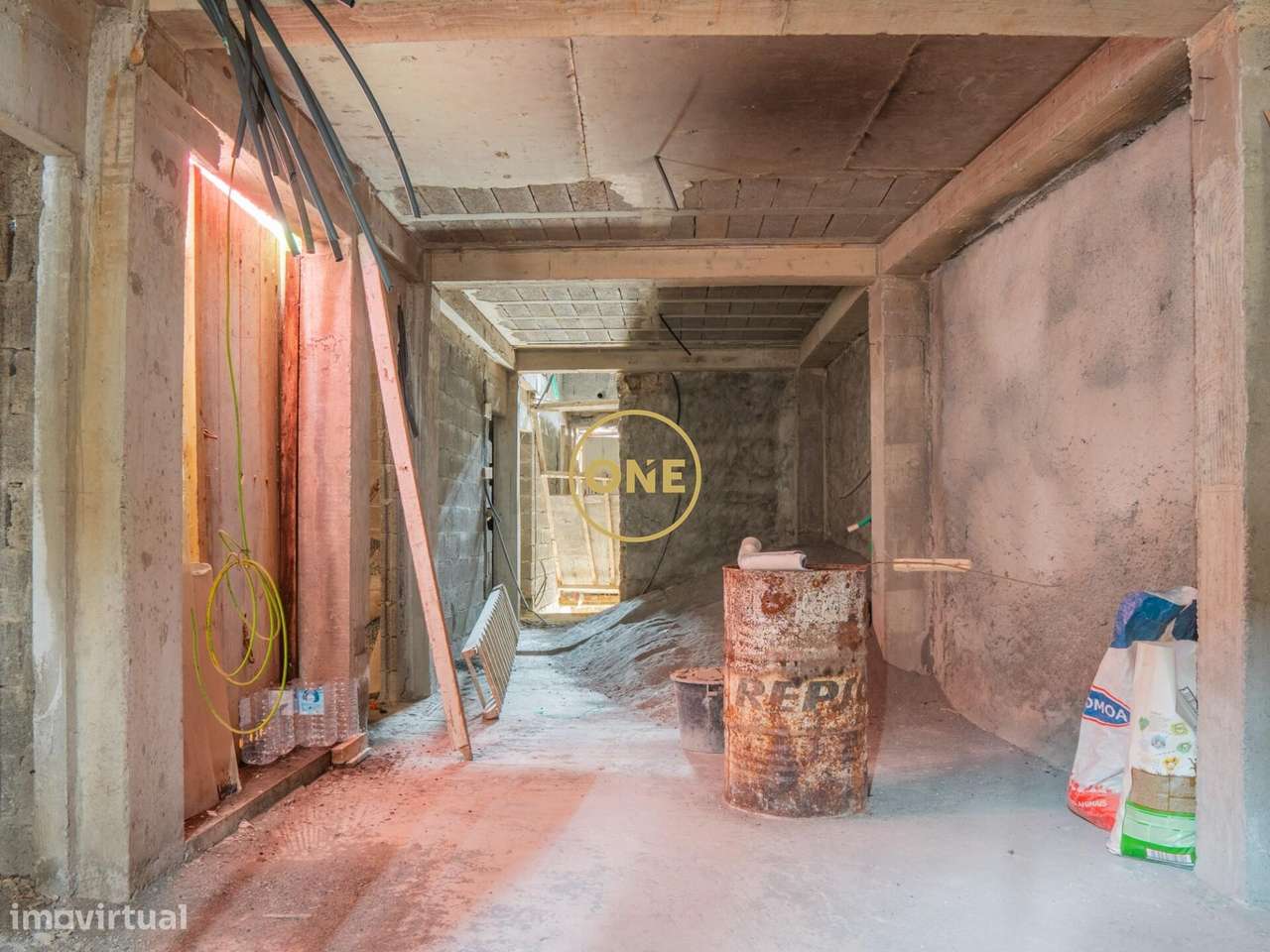 PRÉDIO COM 2 PISOS NO CENTRO HISTÓRICO DE PONTA DELGADA - Grande imagem: 4/8