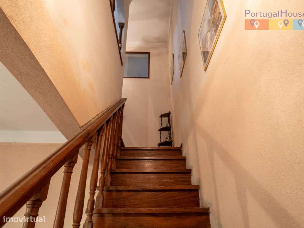 Prédio constituído por 2 apartamentos T2 com entradas independentes...-14