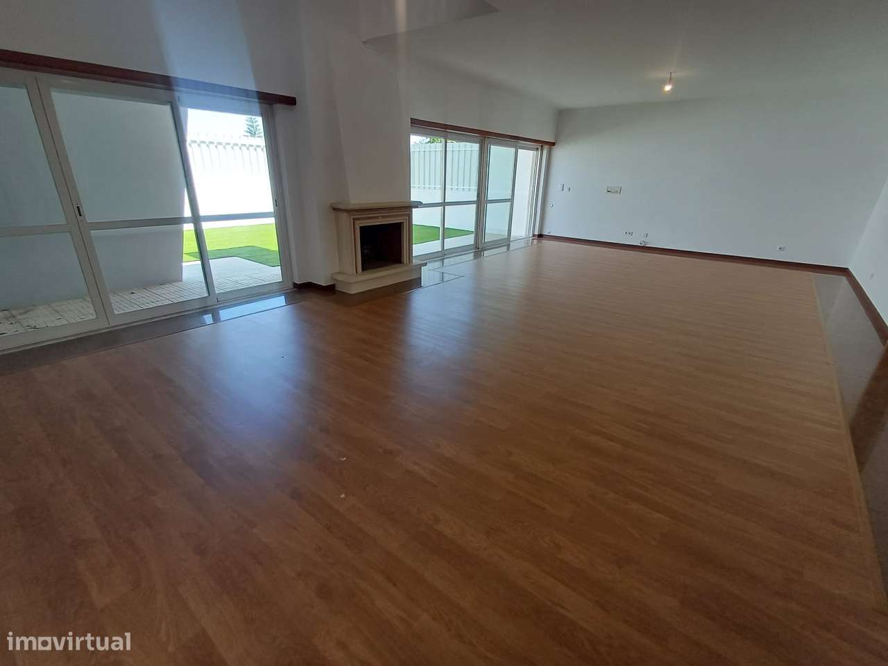 Excelente Moradia T4 garagem jardim Sampaio Sesimbra-7